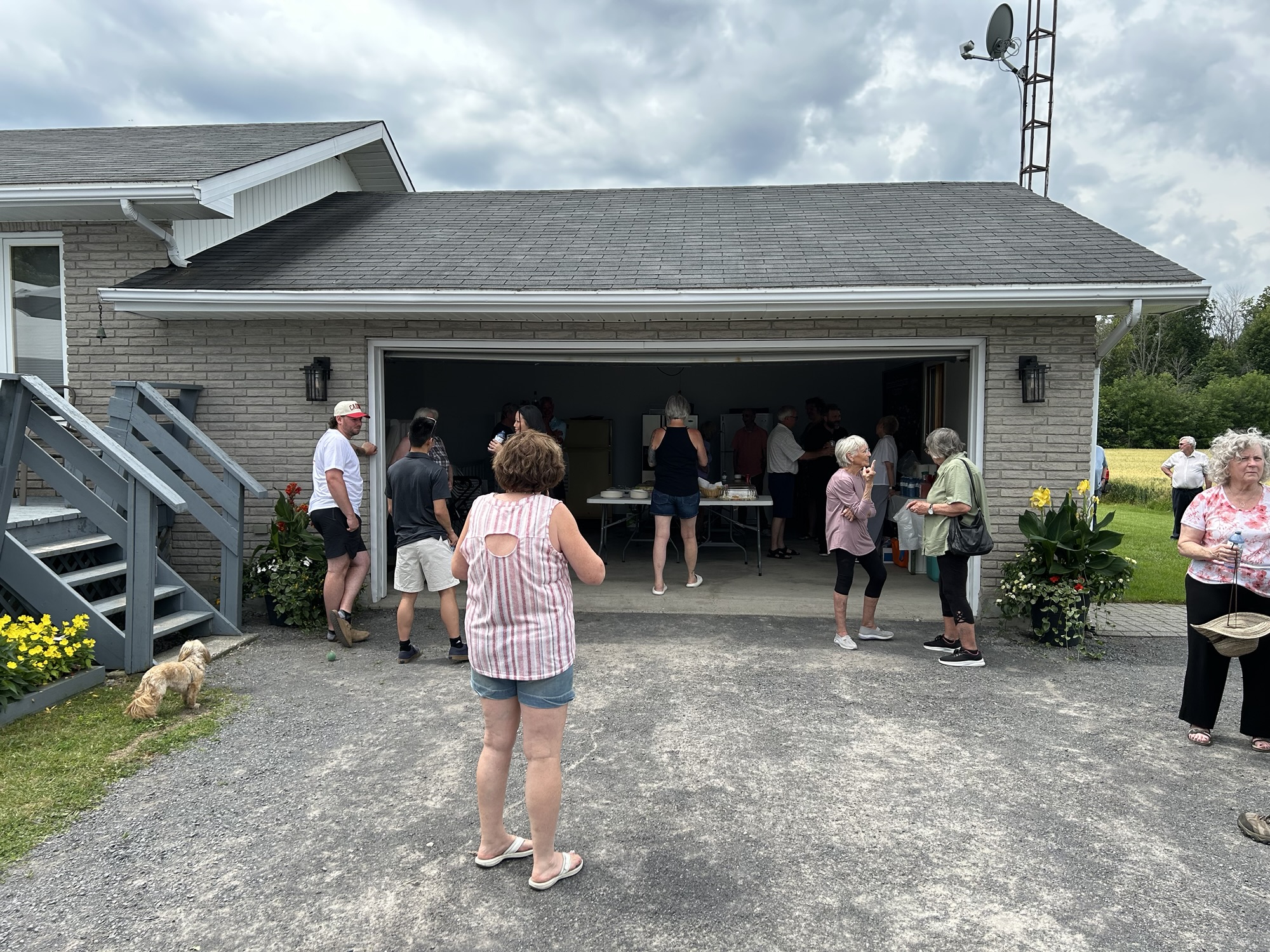 Big Crowd for Lunch